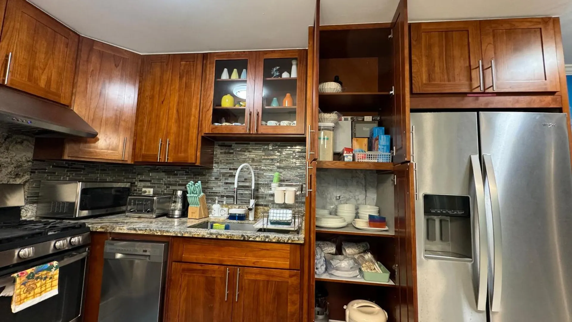 Aloha Waikiki Condo 2Beds, 2Baths, Free Parking. Honolulu