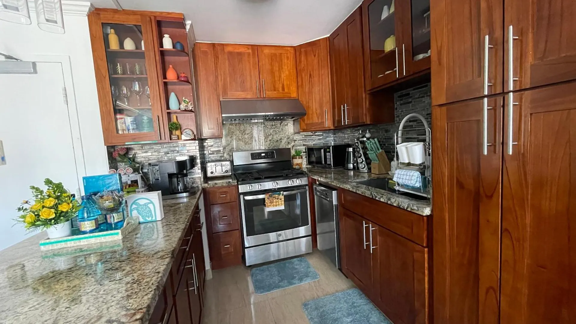 Aloha Waikiki Condo 2Beds, 2Baths, Free Parking. Honolulu